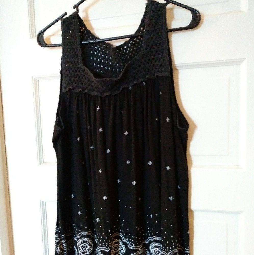 🌴$5 DEAL! Black sleeveless top - Picture 6 of 7